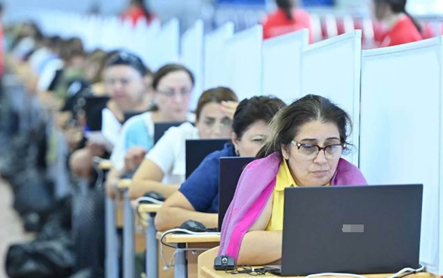 Sertifikasiyada ən yüksək nəticə göstərən müəllimlərin SİYAHISI - FOTO