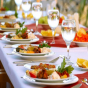 Kafe və restoranlar niyə bu qədər doludur?