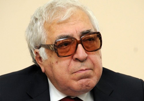 Anar məhkəməyə verdiyi şairdən təzminat istəyir