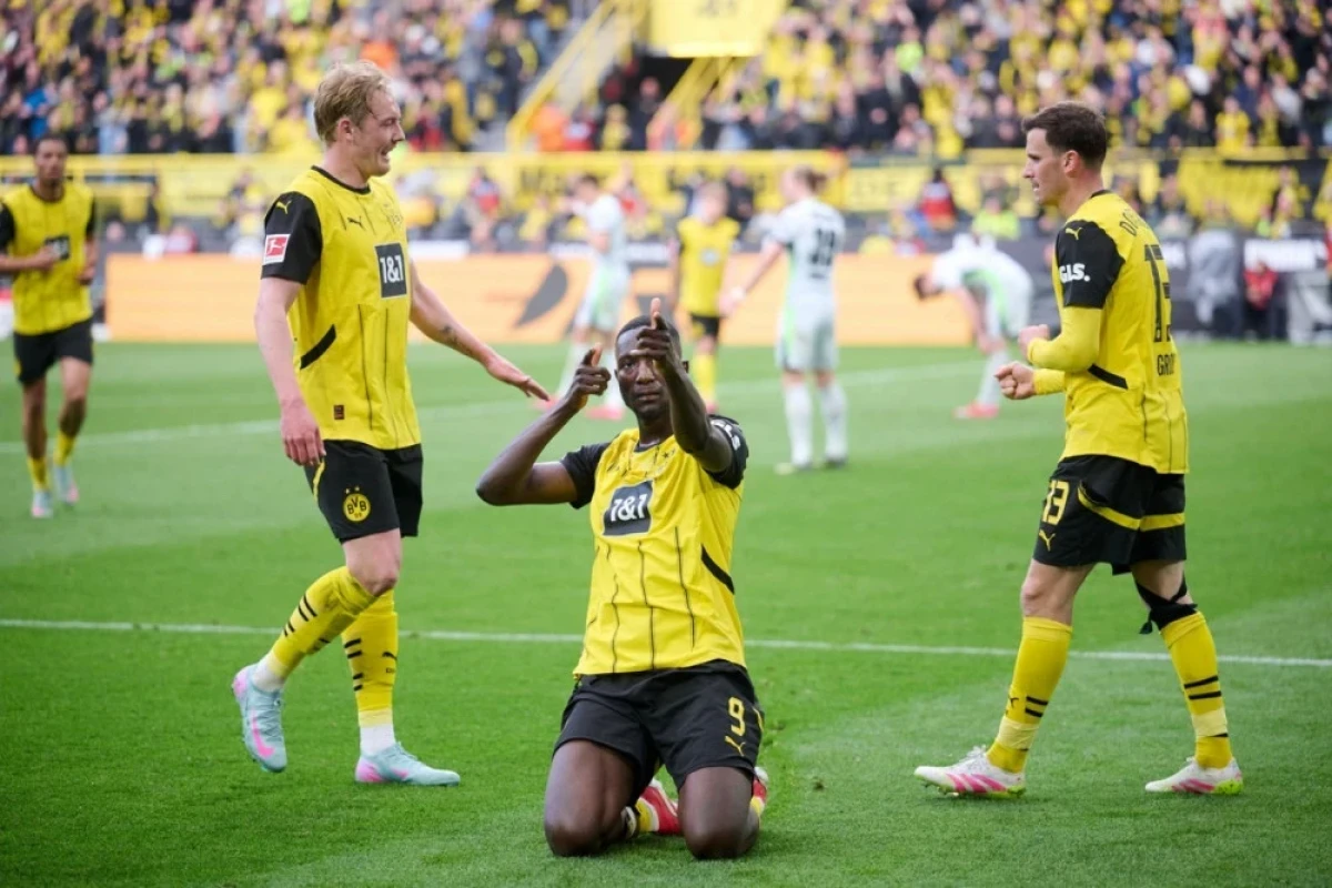 "Borussiya Dortmund" öz meydanında rəqibini darmadağın edib