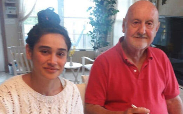 Pərəstişkarı hücum etdi: Qabırğaları sındı