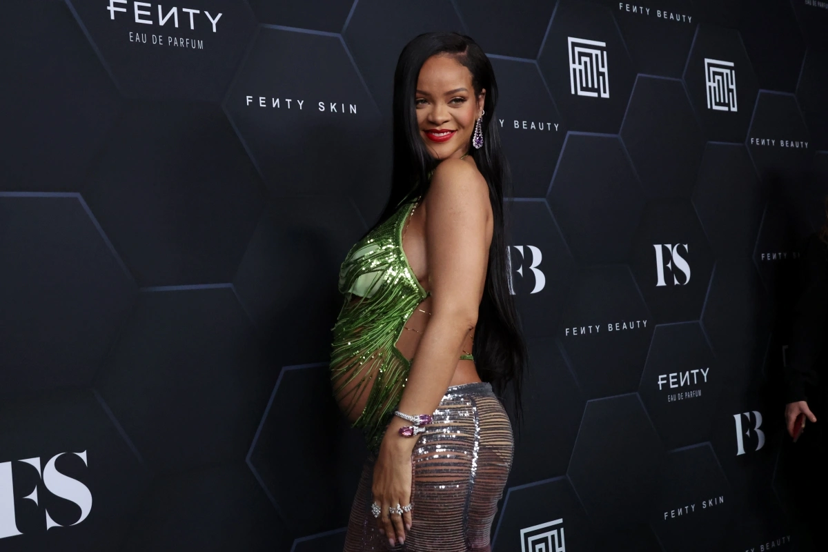 Rihanna üçüncü dəfə hamilədir - FOTOLAR