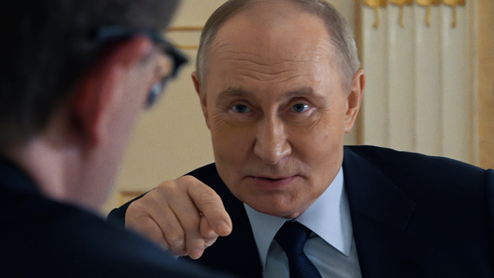 Nazirlər Putinin filmini tərifləmək üçün sıraya düzüldülər