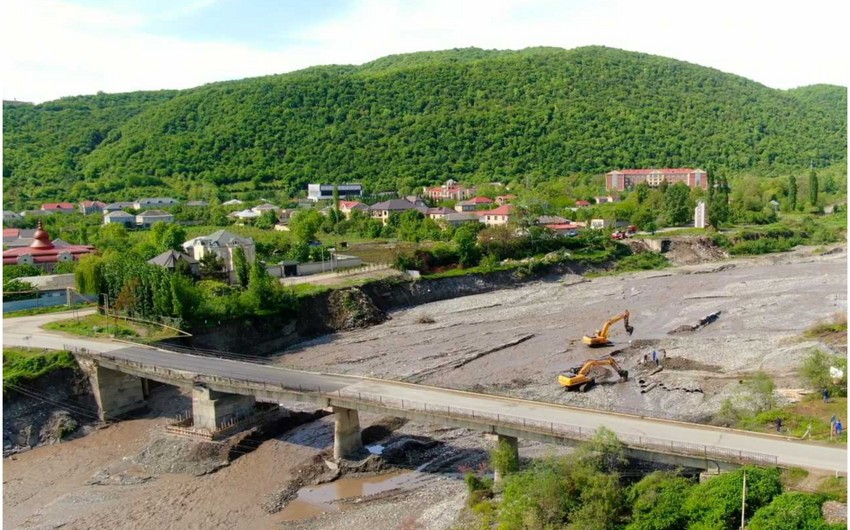 Qaraçay çayı üzərində yeni körpünün inşasına başlanılıb - VİDEO