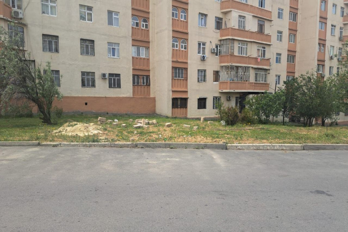 Yeni Günəşlidə binaya bitişik köşk söküldü