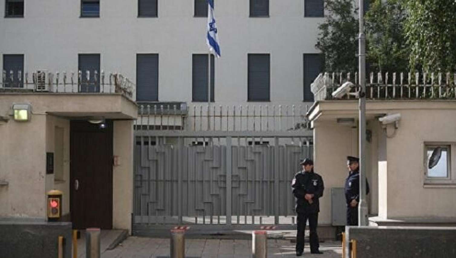 İsrailin Azərbaycandakı səfirliyində bayraq endirilib