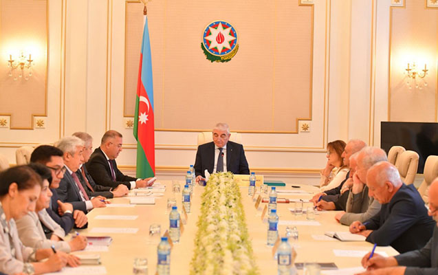 Məzahir Pənahov iclas keçirdi