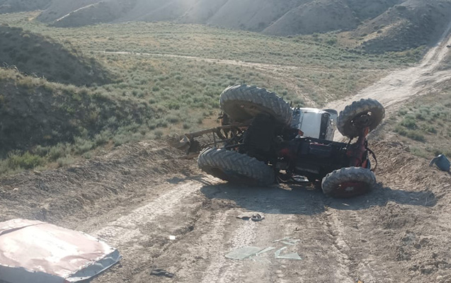 Traktor digər maşına köməyə getmişdi, özü aşdı - Ölən və yaralı var