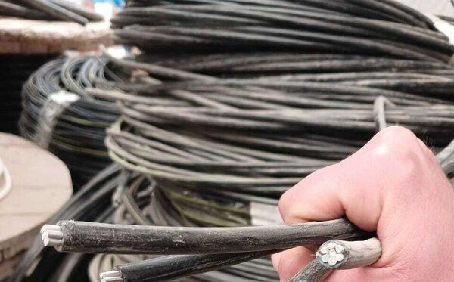 İcra hakimiyyətinin internet xəttini oğurlamaq istədi