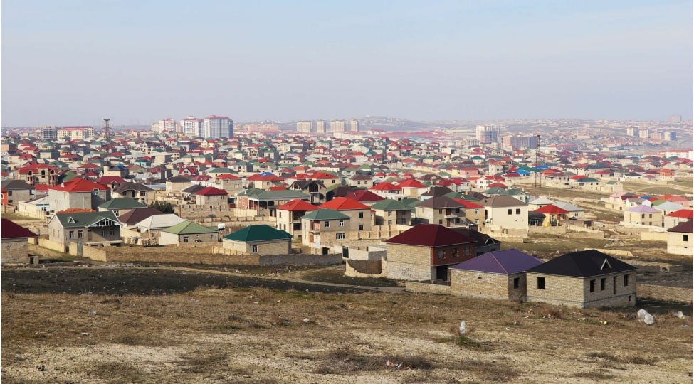 Çıxarış gözləyən evlər: Problemə niyə əncam çəkilmir?
