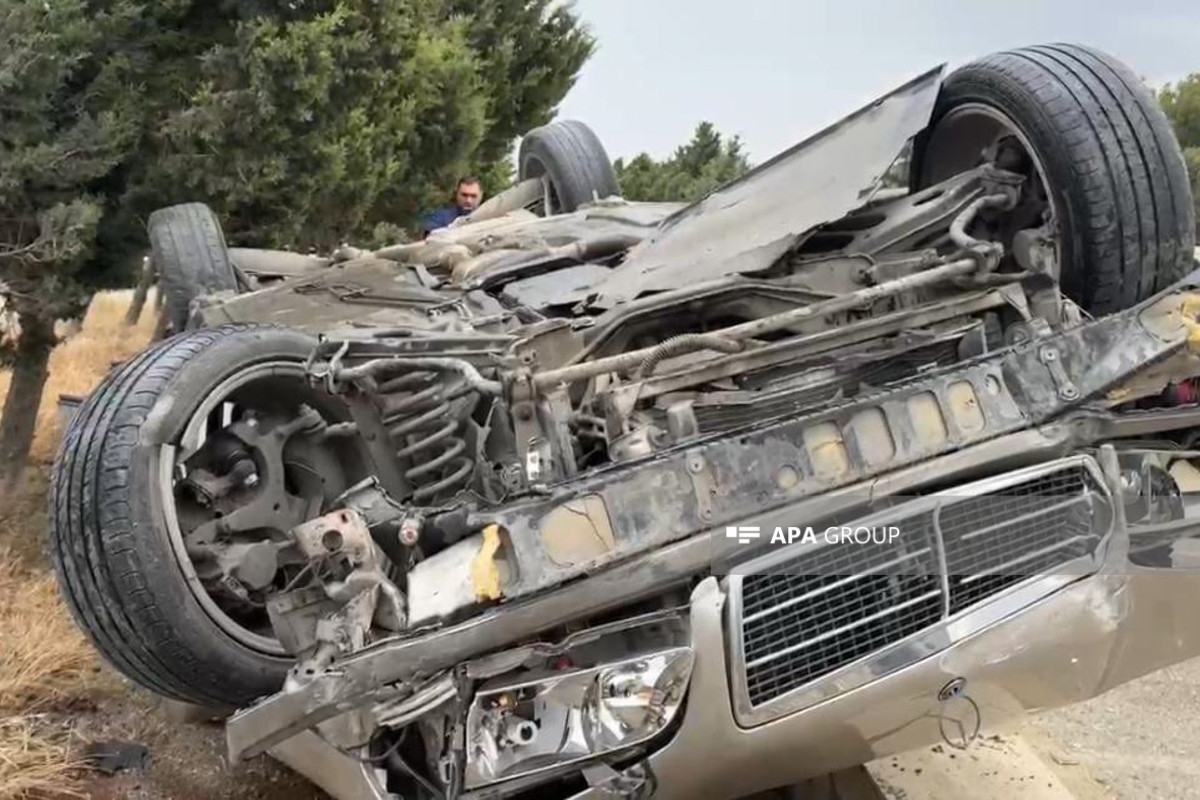 Sumqayıtda maşın aşıb: 12 yaşlı uşaq ölüb - FOTO