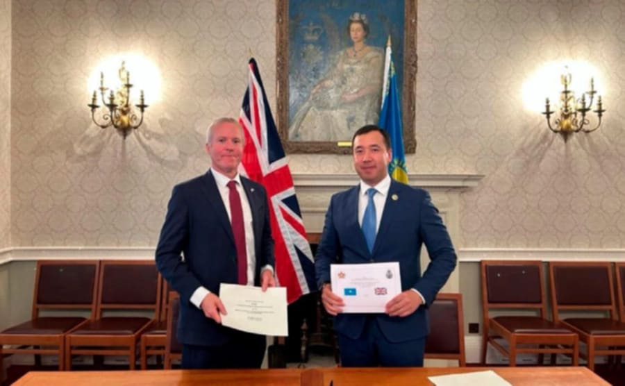 Qazaxıstanla Britaniya arasında yeni hərbi əməkdaşlıq
