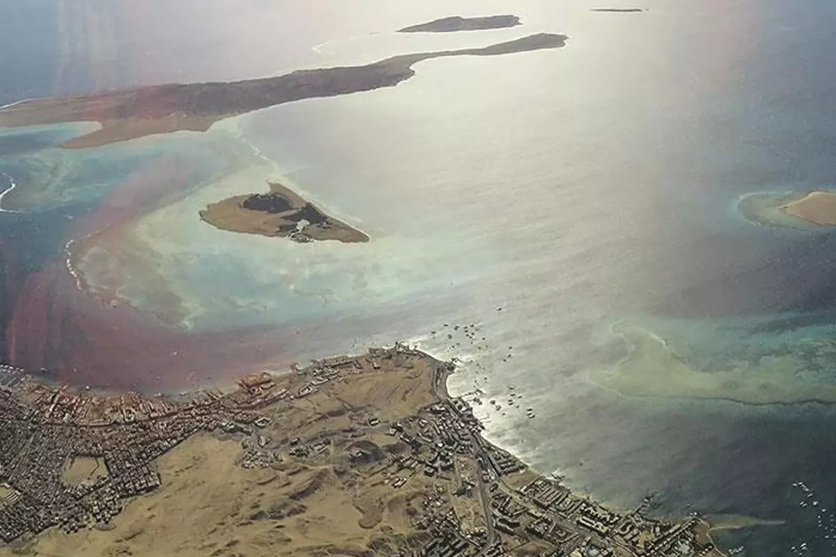 İran Hörmüz boğazını gəmilərin keçidi üçün bağladı