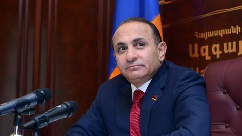 Sabiq baş nazir ev dustaqlığına BURAXILDI