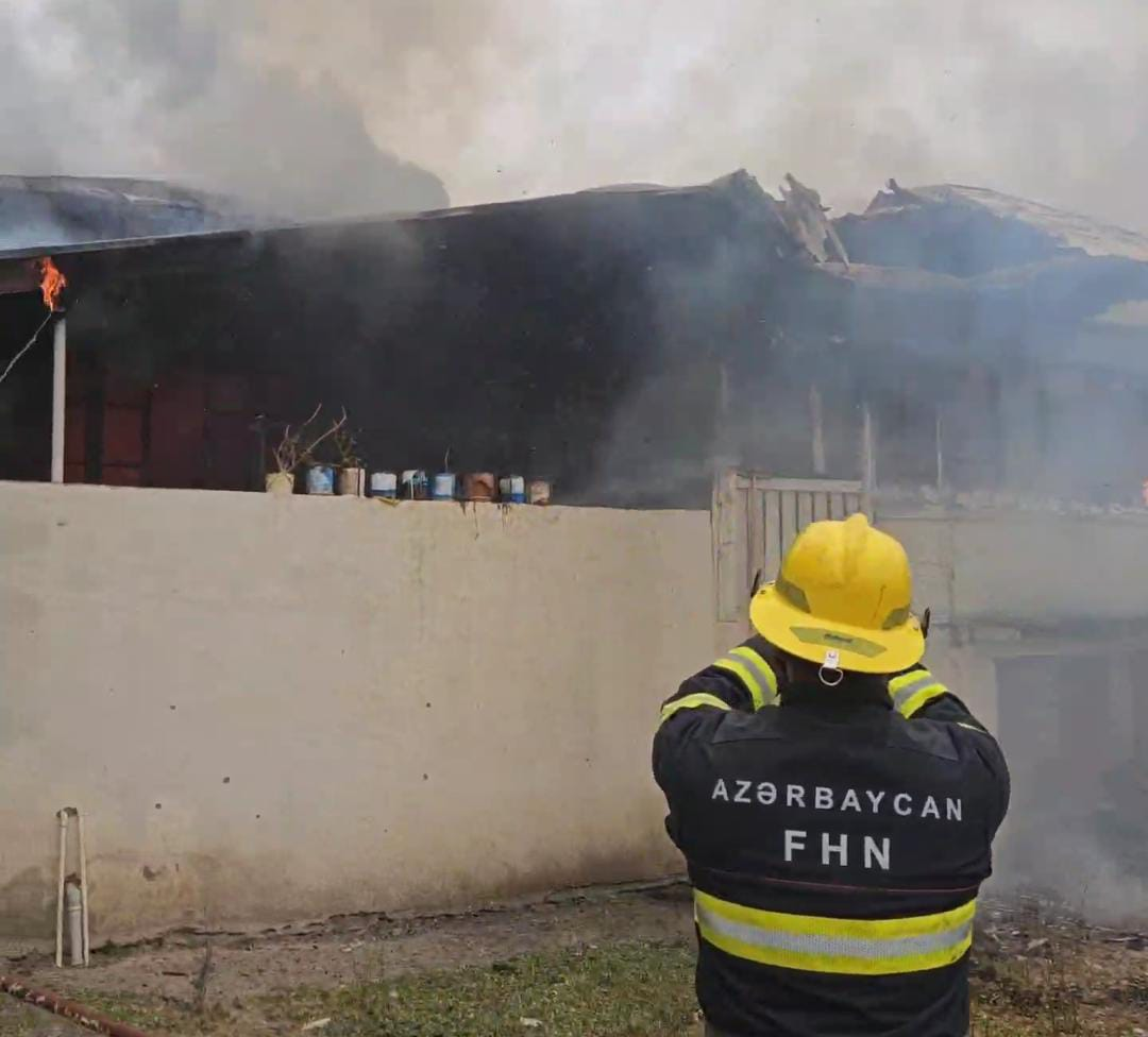 Ağdamda dördotaqlı ev yanır: Səbəb mürəbbədir - YENİLƏNİB