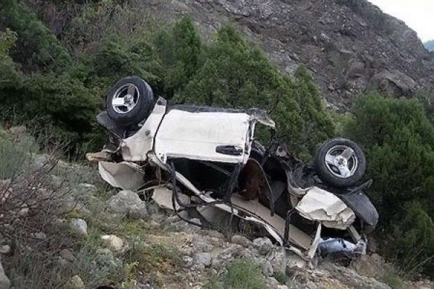 Qubada ağır qəza: 4 qadın sərxoş olub "Prius"u dərəyə aşırdılar