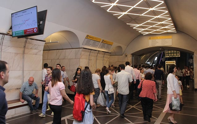 Metroda azyaşlıya qeyri-etik hərəkətlər etdi: Həbs olundu