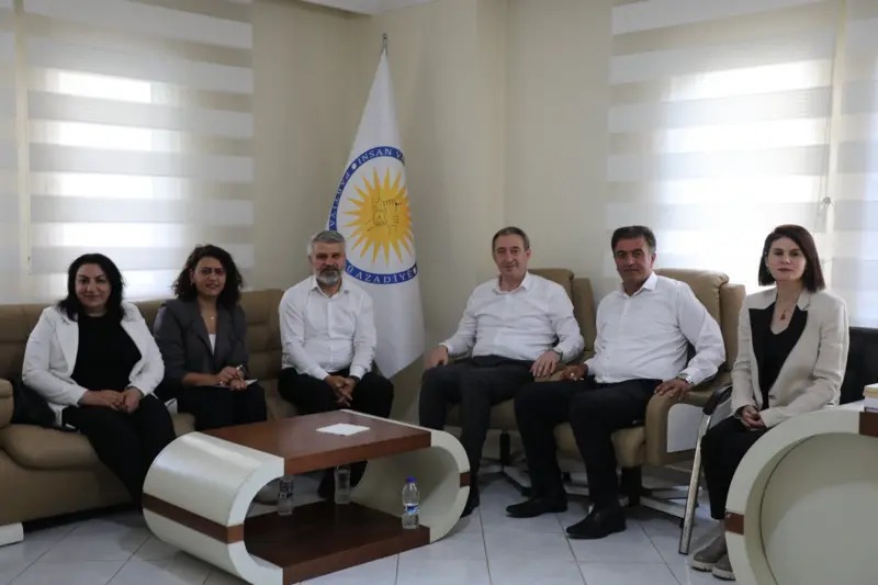 Bağlı qapılar arxasında görüş: Kürdlər Ocalana mesaj göndərdi