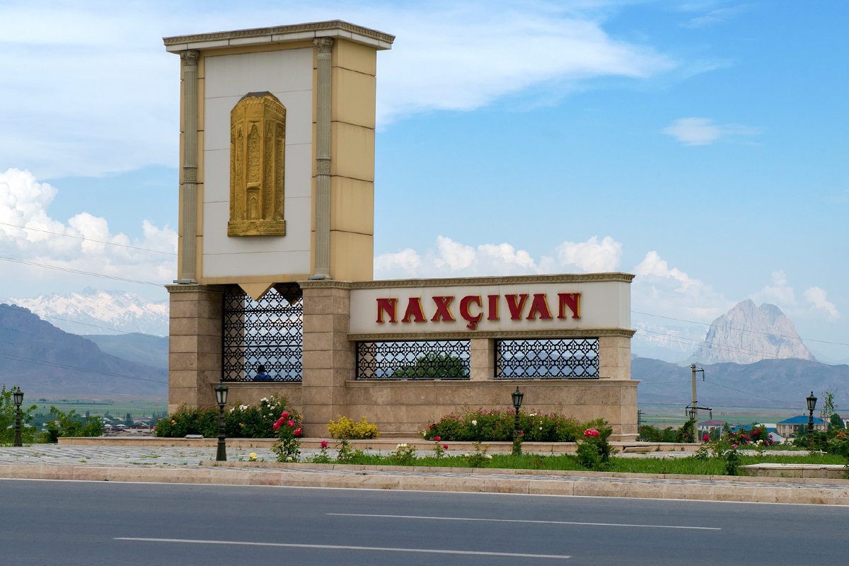 Bu müqavilələr Naxçıvan Konstitusiyasından çıxarılır