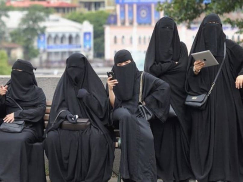 Daha bir ölkədə niqab taxmağa QADAĞA