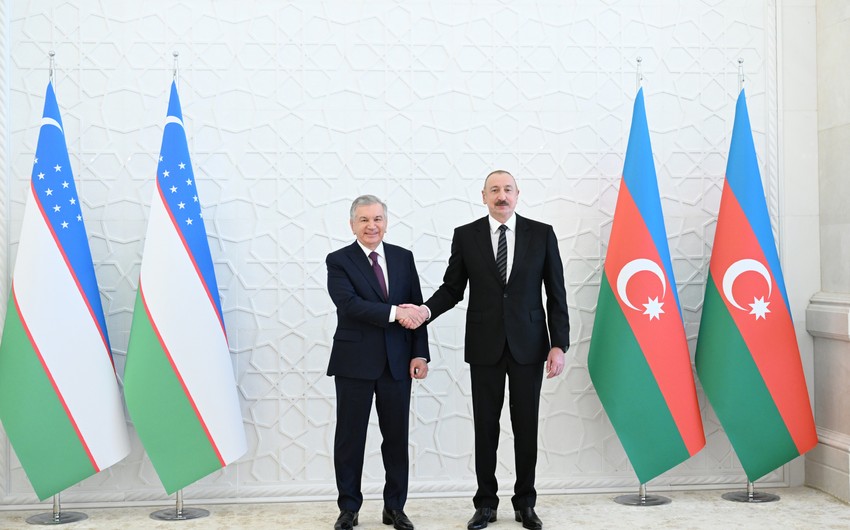 Prezidentlər tikiş fabrikinin fəaliyyəti ilə tanış oldular