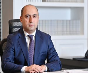 Emin Əmrullayev məzunları təbrik etdi