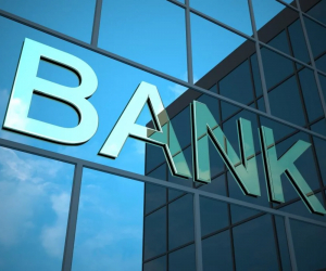 Banklar hər 100 dollardan 70 qəpik qazanlb