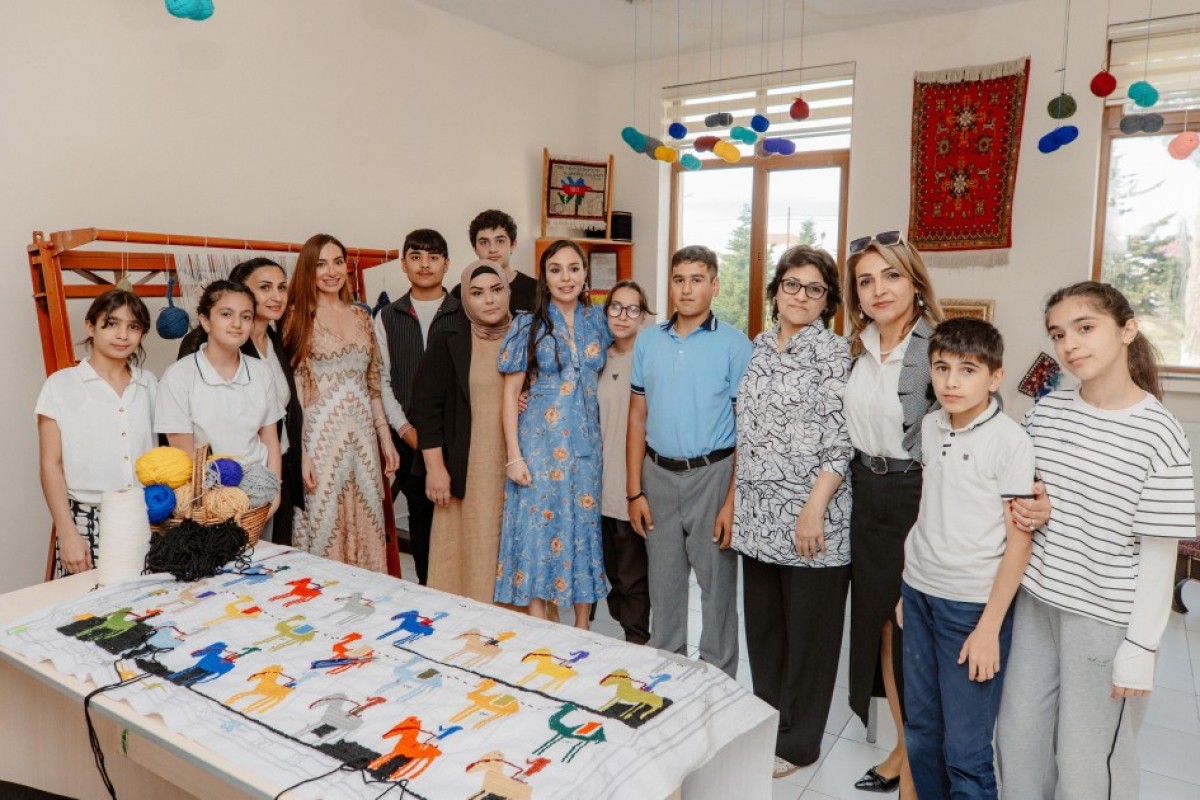 Leyla və Arzu Əliyevalar internat məktəbində - FOTOLAR