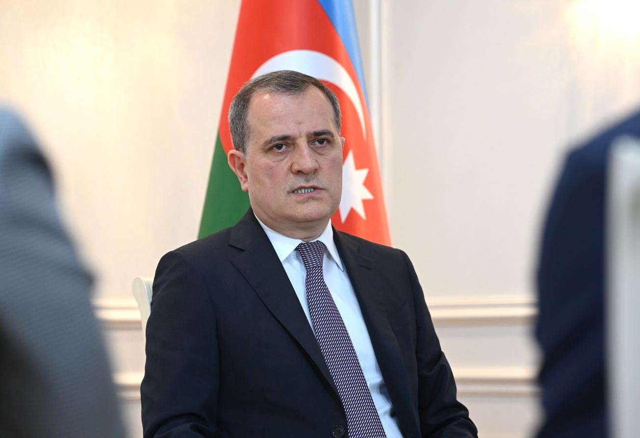 Ceyhun Bayramov Türkiyəyə getdi