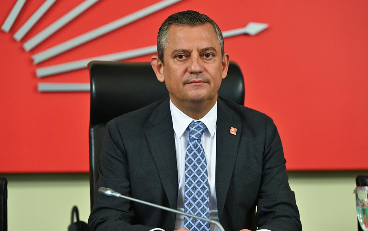 Özgür Özelin reytinqi qalxıb