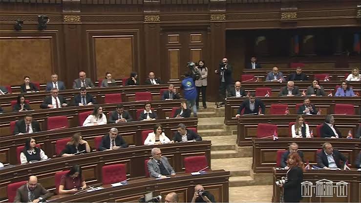 Erməni deputatların andı da dəyişir