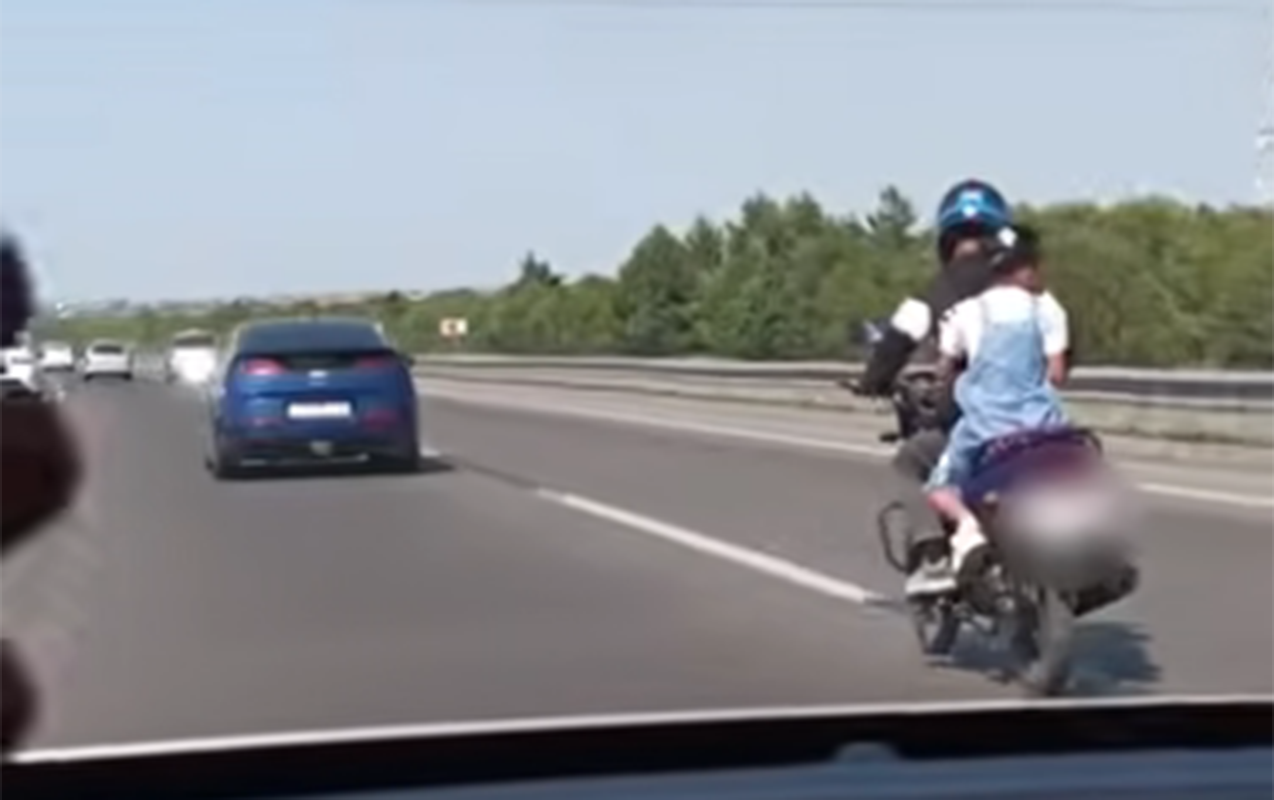 Övladını təhlükəli vəziyyətdə motosikletlə apardı - Saxlanıldı