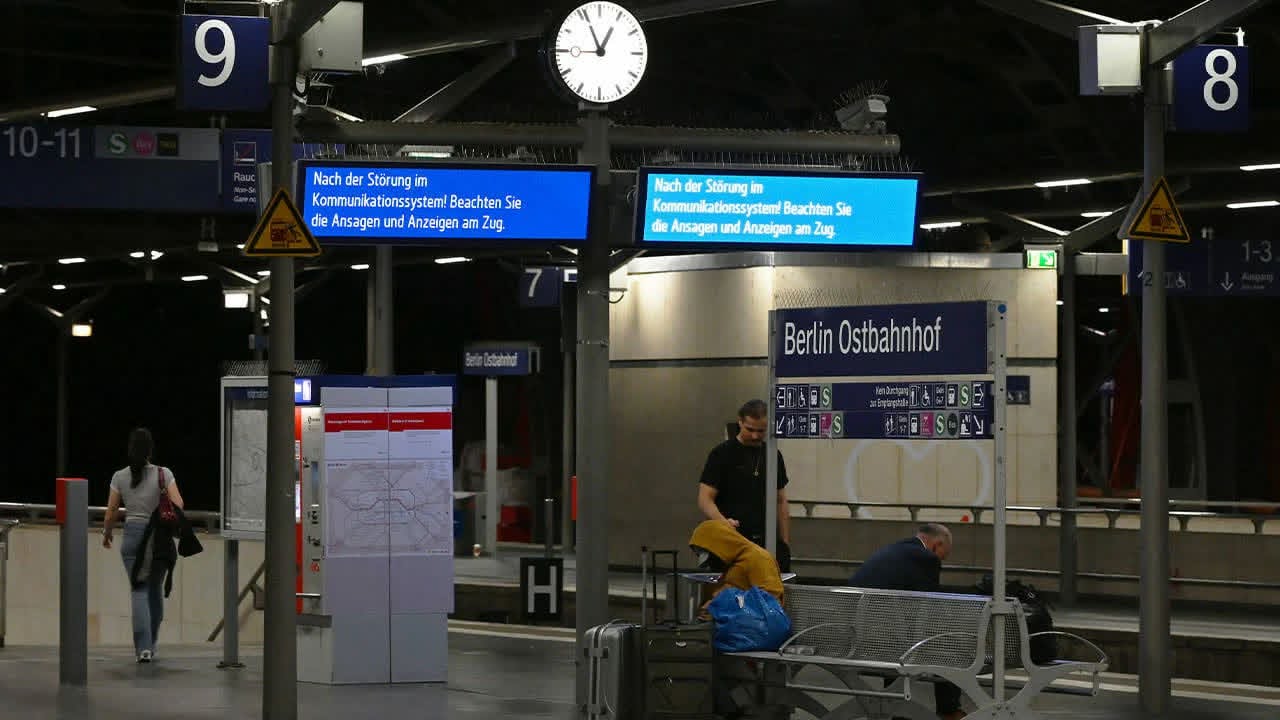 Almaniyada qatar səfərləri dayandırılıb