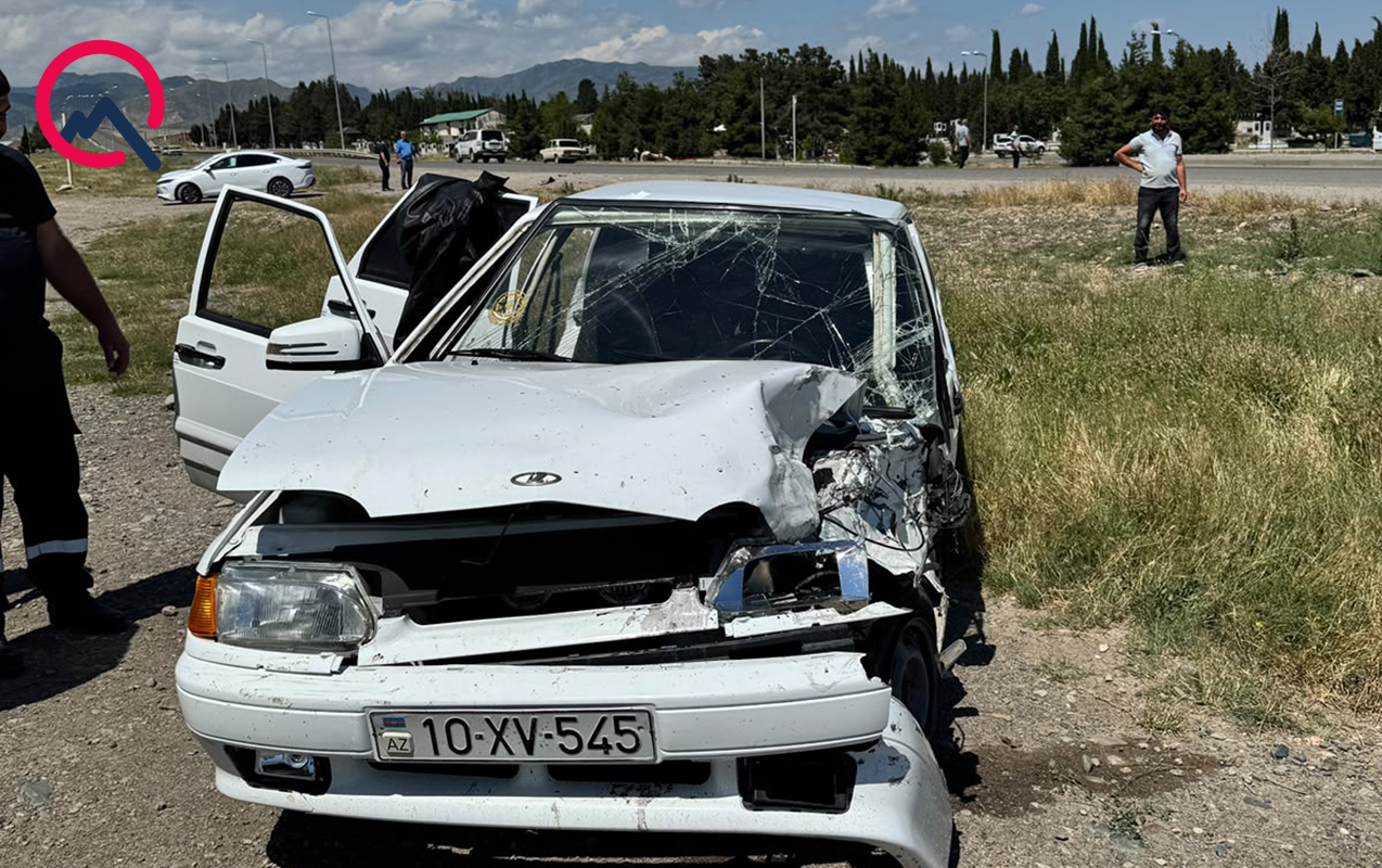 Gəncə-Daşkəsən yolunda maşınla mikroavtobus toqquşdu, yaralı var - FOTOLAR