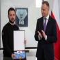 Zelenskini ali ordendən məhrum etdi - Bunu səbəb göstərdi