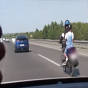 Övladını təhlükəli vəziyyətdə motosikletlə apardı - Saxlanıldı