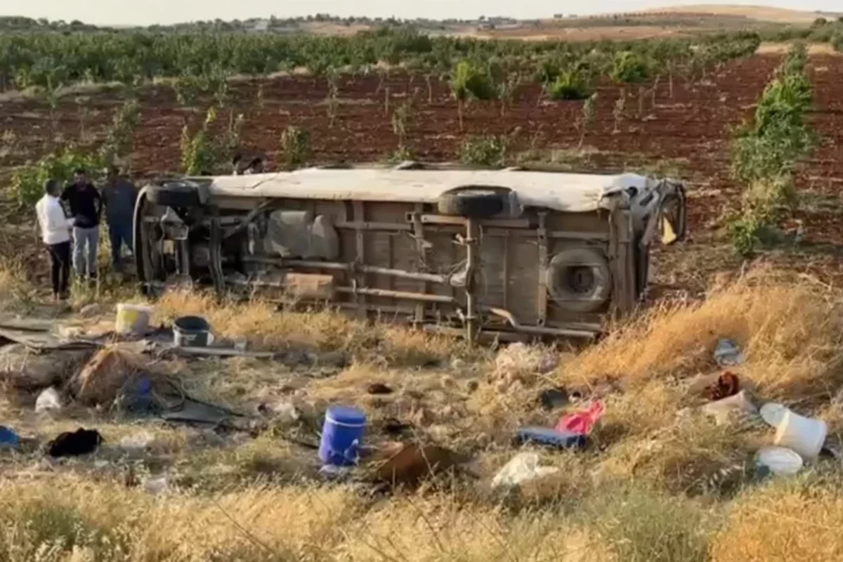 Türkiyədə mikroavtobus dərəyə aşıb: 22 nəfər xəsarət alıb