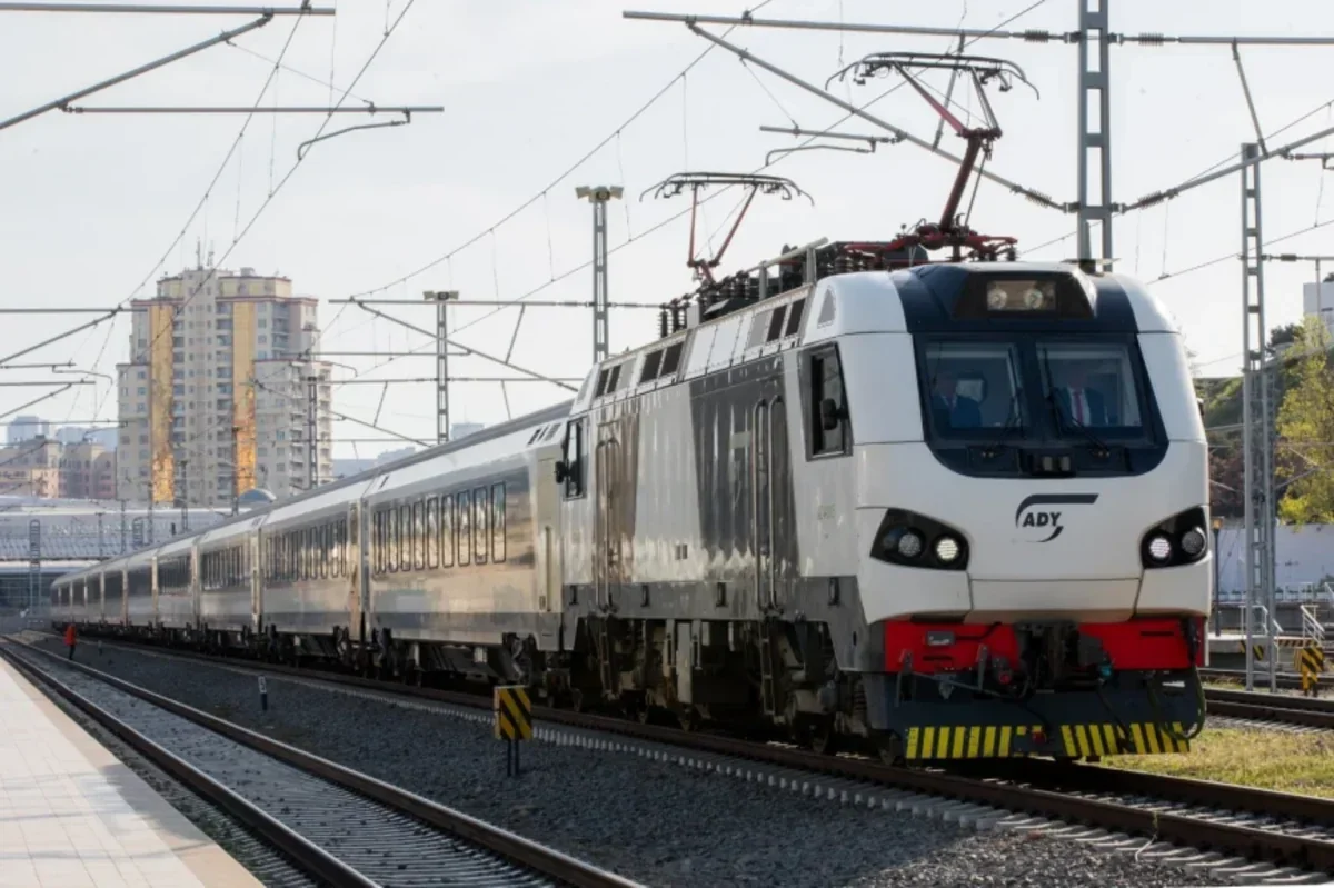 Bakı–Tbilisi–Bakı qatarlarına standart vaqon qoşuldu: Qiymət 65 manat oldu