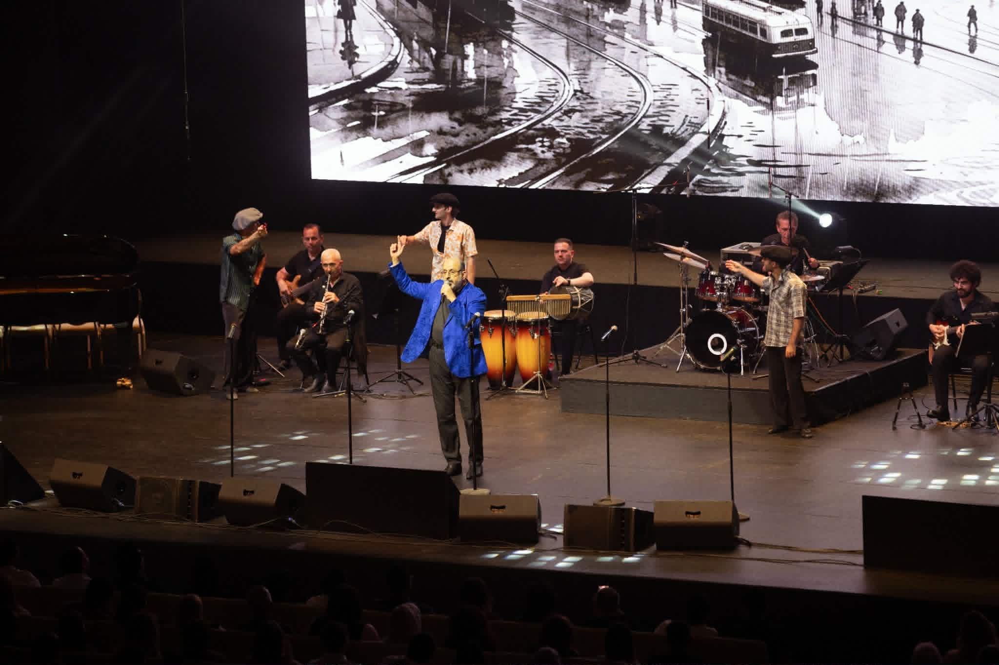 Eyyub Yaqubovun konsertində təkcə mahnı yox, səhnəciklər də olub - FOTOLAR