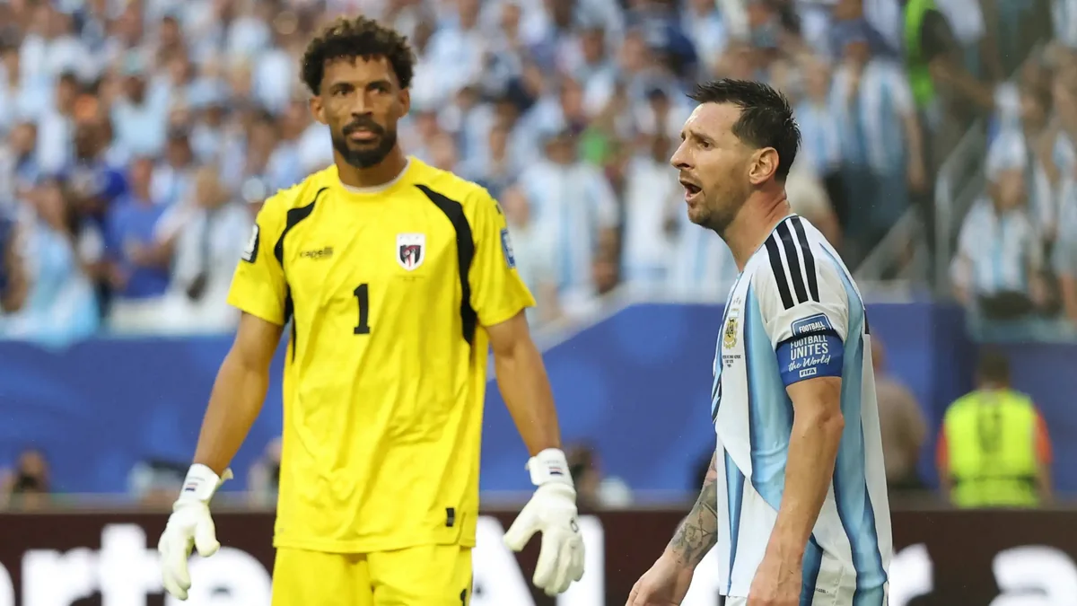DÇ-2026-nın ulduz qapıçısı Vozinya Messi ilə komanda yoldaşı olur