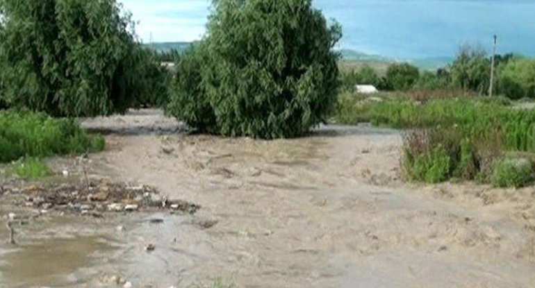 Sakinini sel aparan kənddə son durum: Təhlükə sovuşub?