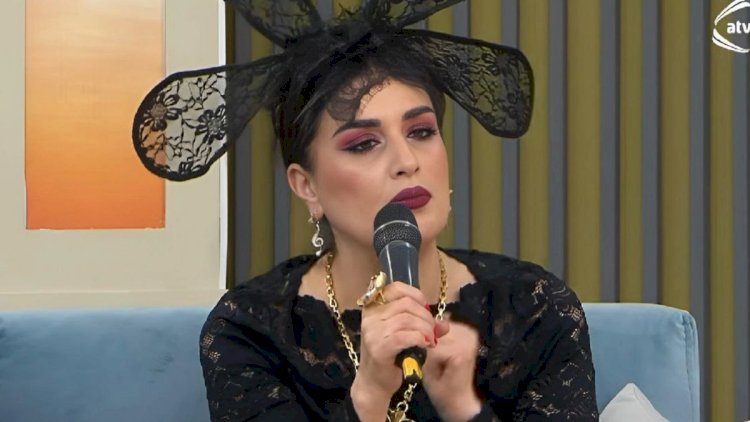 Elza Seyidcahan süpürgə ilə poz verdi - FOTO