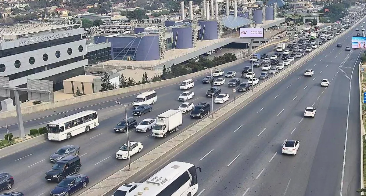 Bakının bir sıra yollarında tıxac yaranıb