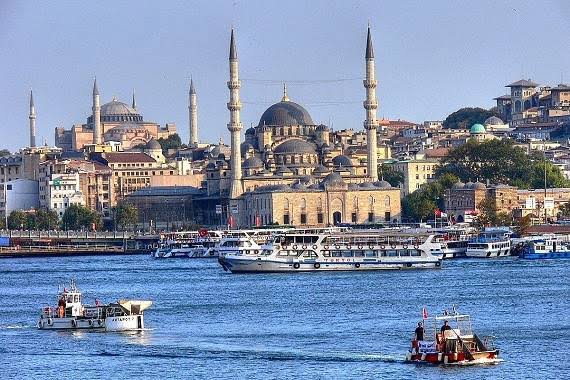 Türkiyədə yol çökdü: 3 bina sakinləri təxliyə edildi - VİDEO