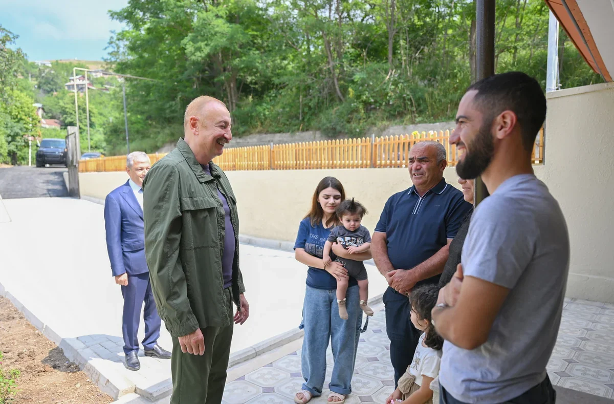 Prezident: "Artıq köçkün həyatı keçmişdə qaldı"