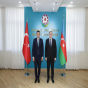 Vüqar Mustafayev Səlcuq Bayraktarla hərbi-texniki əməkdaşlığı müzakirə edib